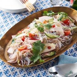 肉厚もちいかのタイ風春雨サラダ