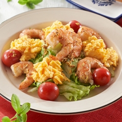 えびとふんわり卵のマヨマスタード炒め