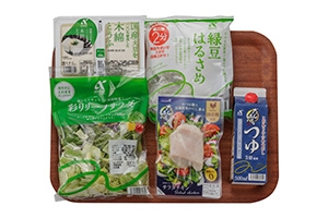 たっぷりチキンのスープサラダ