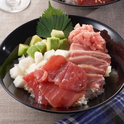 まぐろ尽くしのポキ丼
