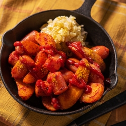 冷凍ポテトでカリーヴルスト ザワークラウト風添え