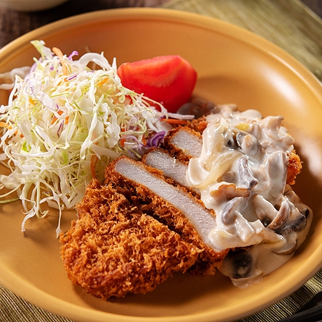 とんかつのきのこクリームソースかけ