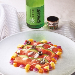 スモークサーモンとパインのカルパッチョ風