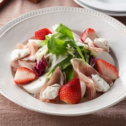 いちごのフルーツサラダ