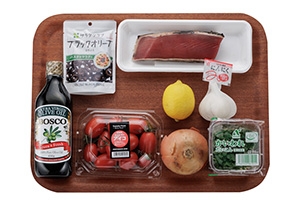 オリーブ香るトマトソースのかつおたたき