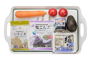 アボカドとフルーツトマトのデリ風サラダ