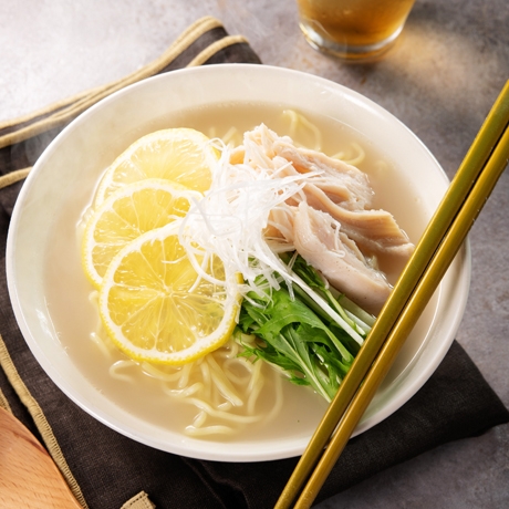 レモン風味のあごだし塩ラーメン