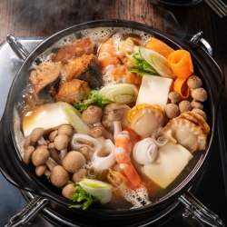 さば味噌缶で海鮮鍋