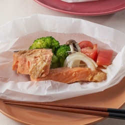 レンジで簡単!極醸銀鮭味噌漬の包み蒸し