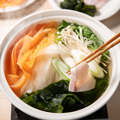 ぶりとわかめの白だし鍋