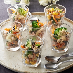 煎り大豆とひじきのカップサラダ