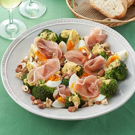 ブロッコリーとナッツのサラダ