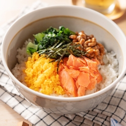 混ぜ混ぜ4色丼