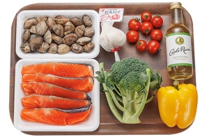 サーモンと彩り野菜のアクアパッツァ