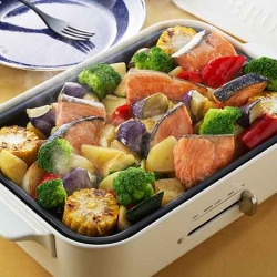 塩鮭と夏野菜のぎゅうぎゅう焼き